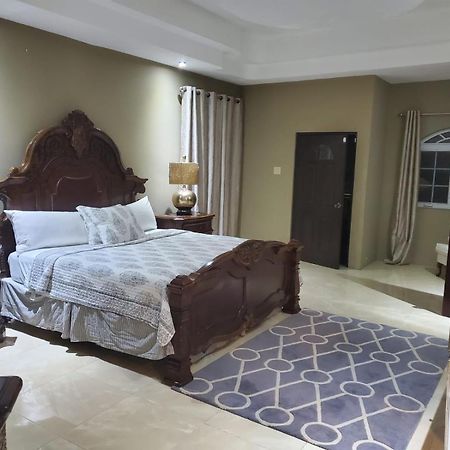 The Palms- Caribbean Estates -10 Minutes From The Beach- Gated Community Portmore Extérieur photo