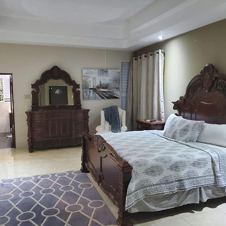 The Palms- Caribbean Estates -10 Minutes From The Beach- Gated Community Portmore Extérieur photo