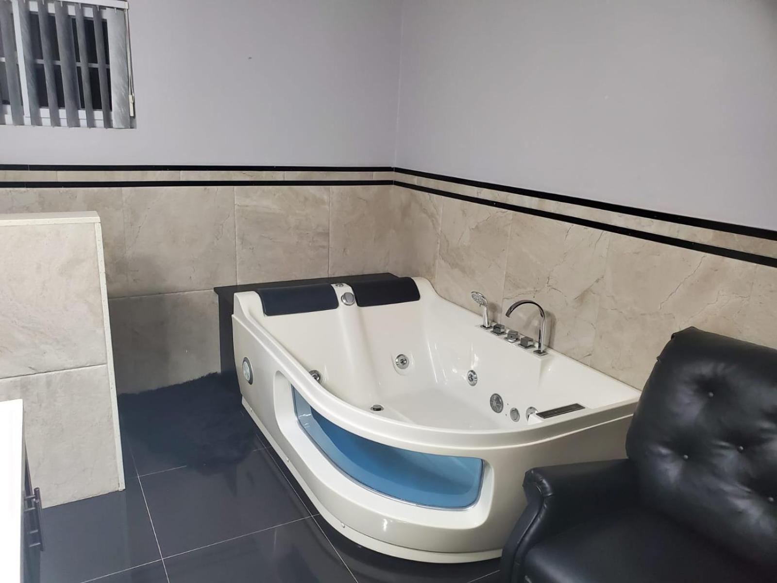 The Palms- Caribbean Estates -10 Minutes From The Beach- Gated Community Portmore Extérieur photo